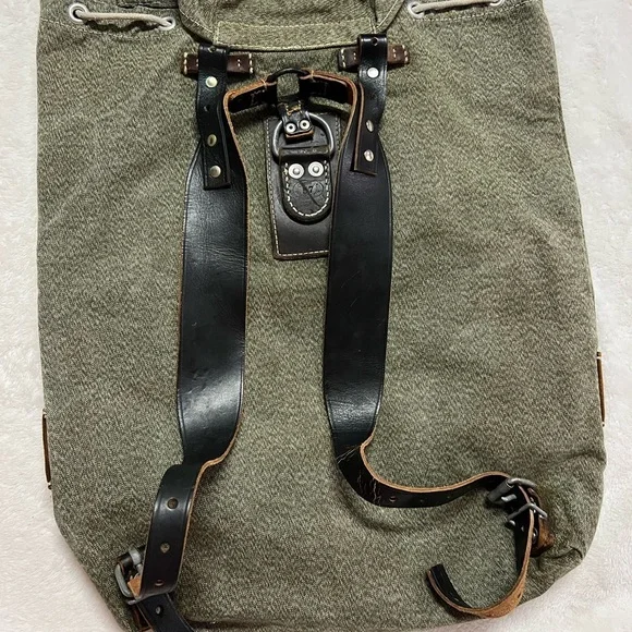 Swiss army inspired back pack leather accents - Picture 5 of 8